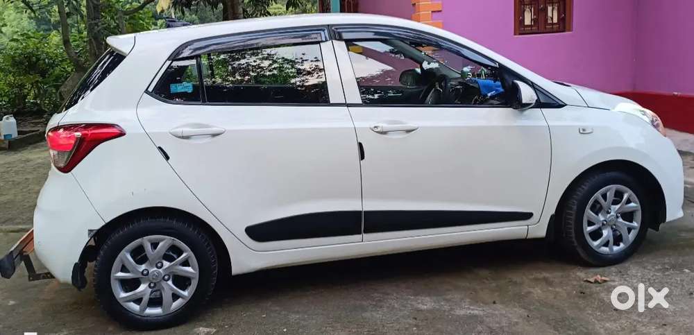 Hyundai Grand I10 2017 Petrol 72000 Km Driven