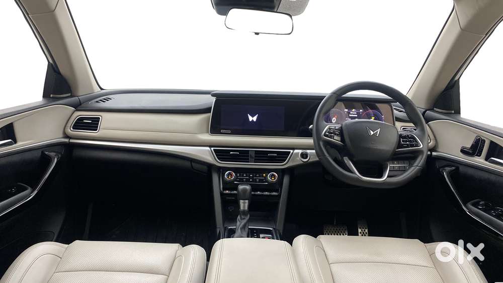 Mahindra Xuv700 2.2 Ax 7 Diesel At Luxury Pack Str Awd, 2022, Diesel