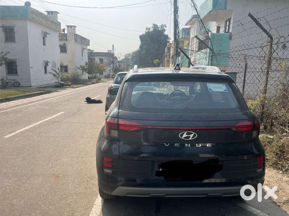 Hyundai Venue Petrol Well Maintained