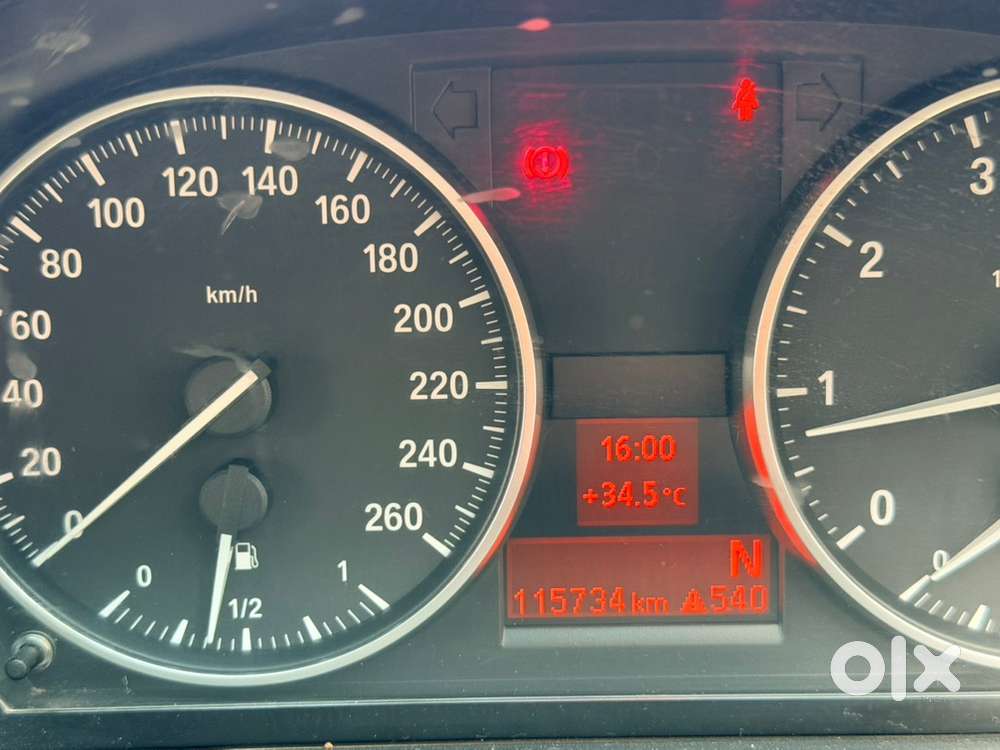 Bmw 3 Series 2011, Luxury Line
