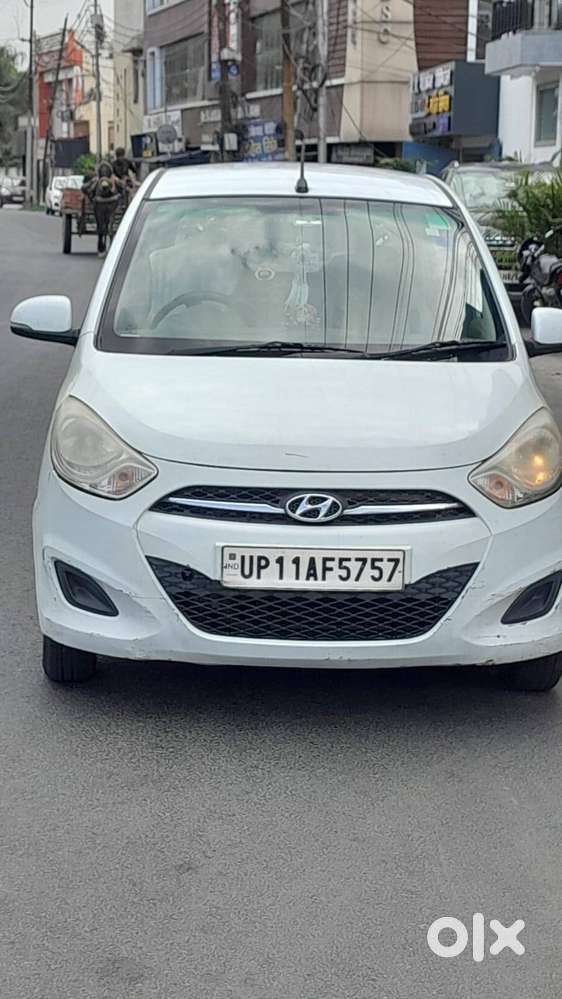 I10,megna,2011,2nd Owner, White,petrol