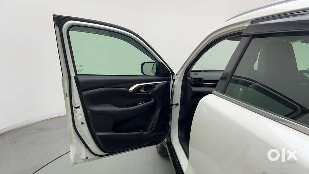 Maruti Suzuki Grand Vitara 1.5 Zeta Plus Intelligent Hybrid Ecvt, 20..
