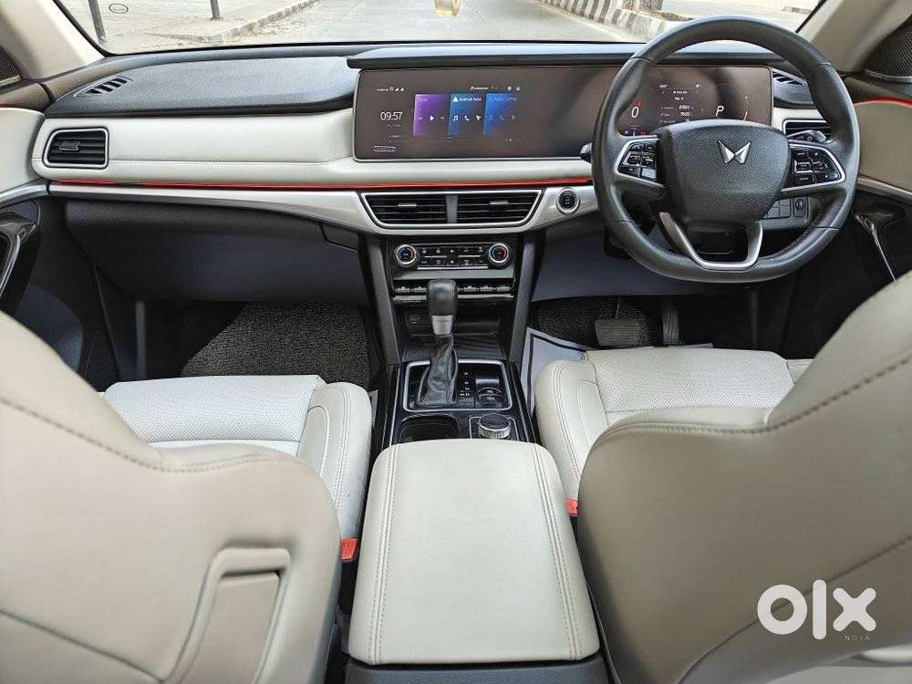 Mahindra Xuv700 2.2 Ax 7 Diesel At Luxury Pack Str, 2023, Diesel
