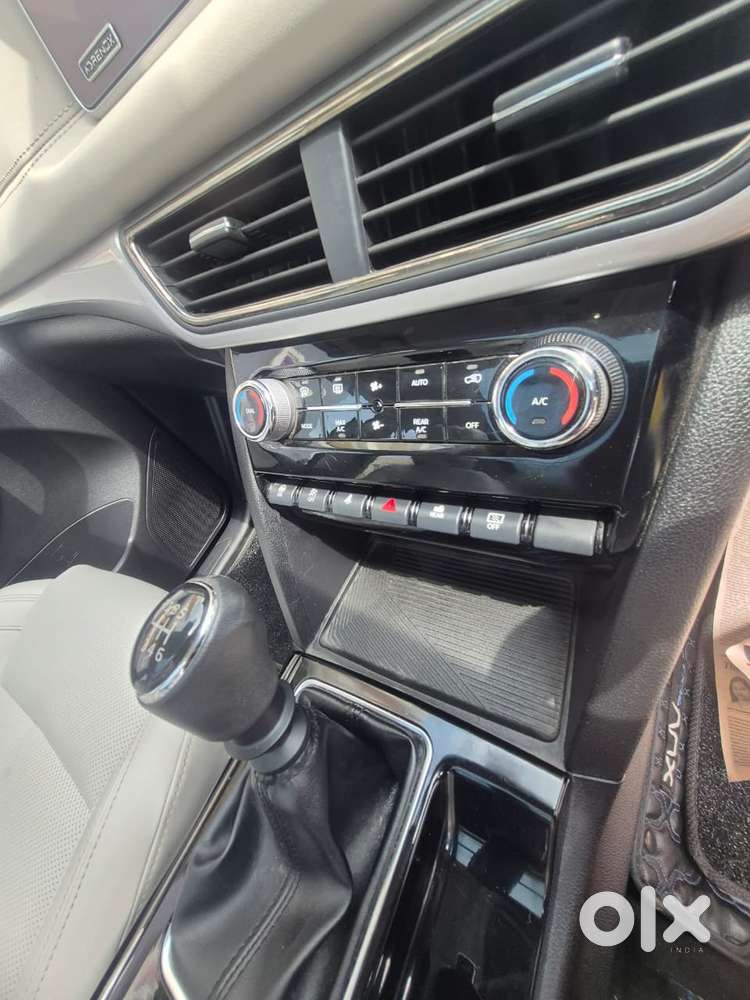 Mahindra Xuv700 2.0 Ax 7 Petrol Mt Str, 2024, Petrol