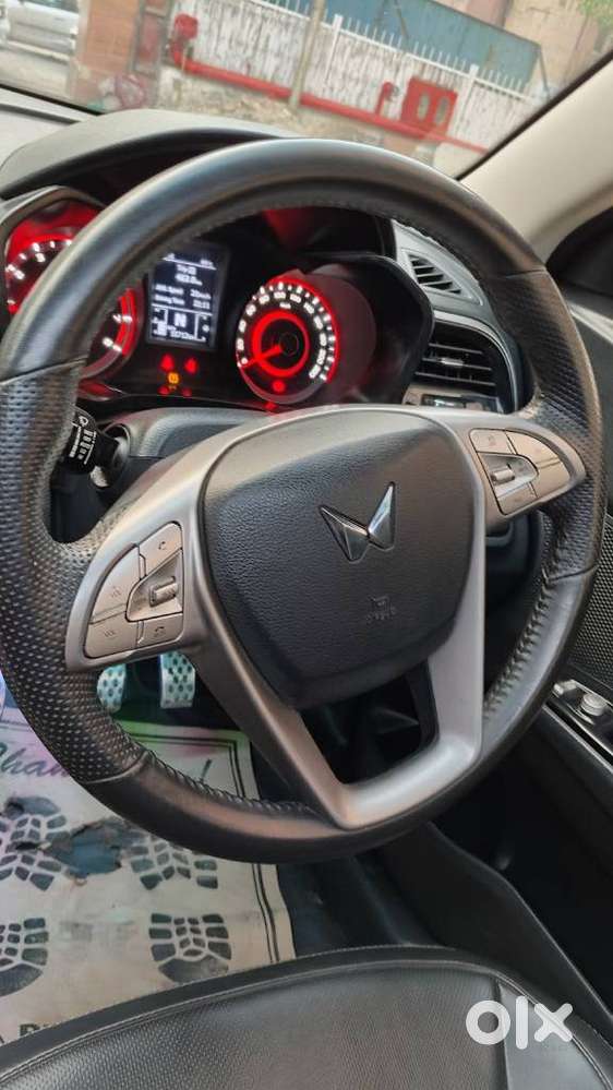 Mahindra Xuv300 1.2 W8 (o) Amt Dual Tone Petrol, 2022, Petrol