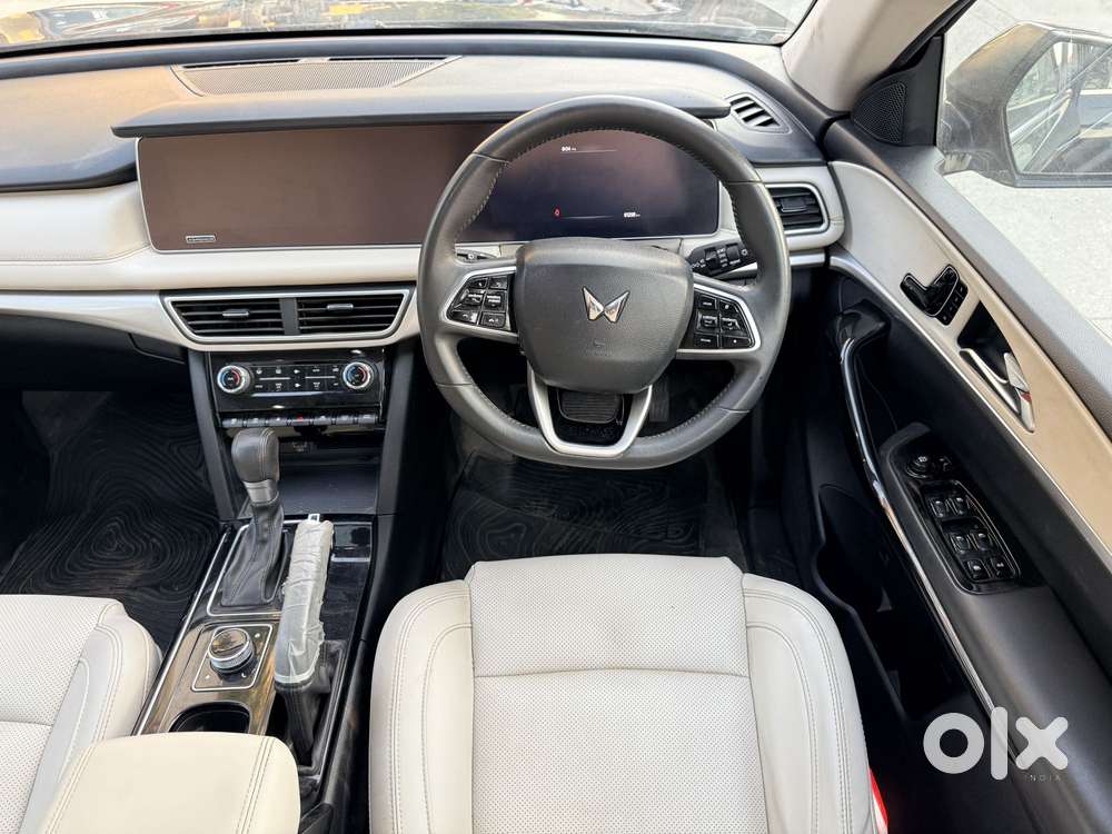 Mahindra Xuv700 2.2 Ax 7 Diesel At Str, 2022, Diesel