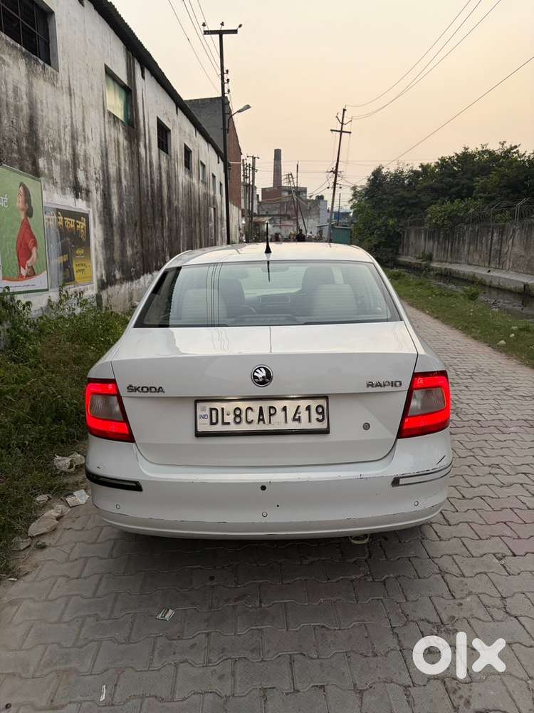 Skoda Rapid Petrol 2016