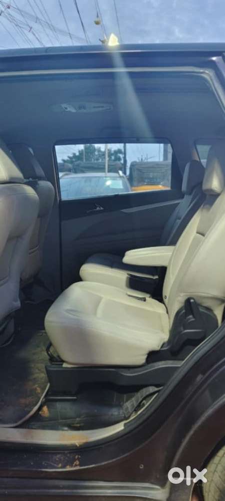 Mahindra Marazzo M8, 2018, Diesel