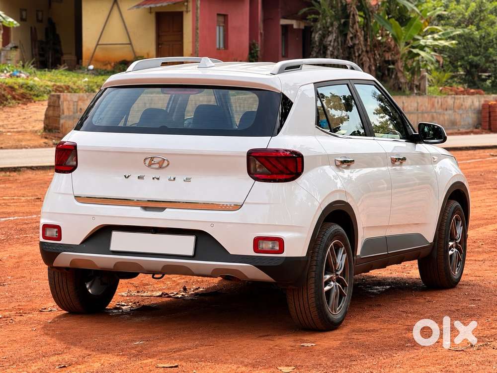 Hyundai Venue Petrol 2019 Only 30k Km Driven