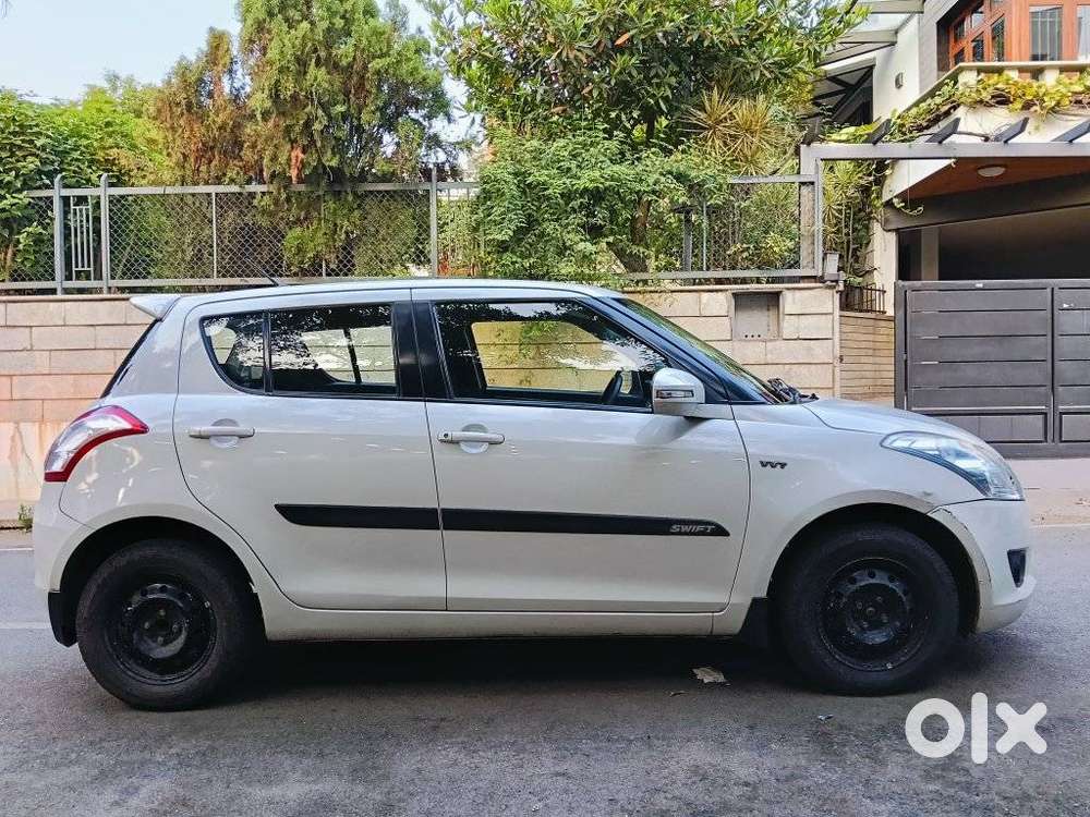 Maruti Suzuki Swift Vxi 1.2 Abs Bs-iv, 2013, Petrol