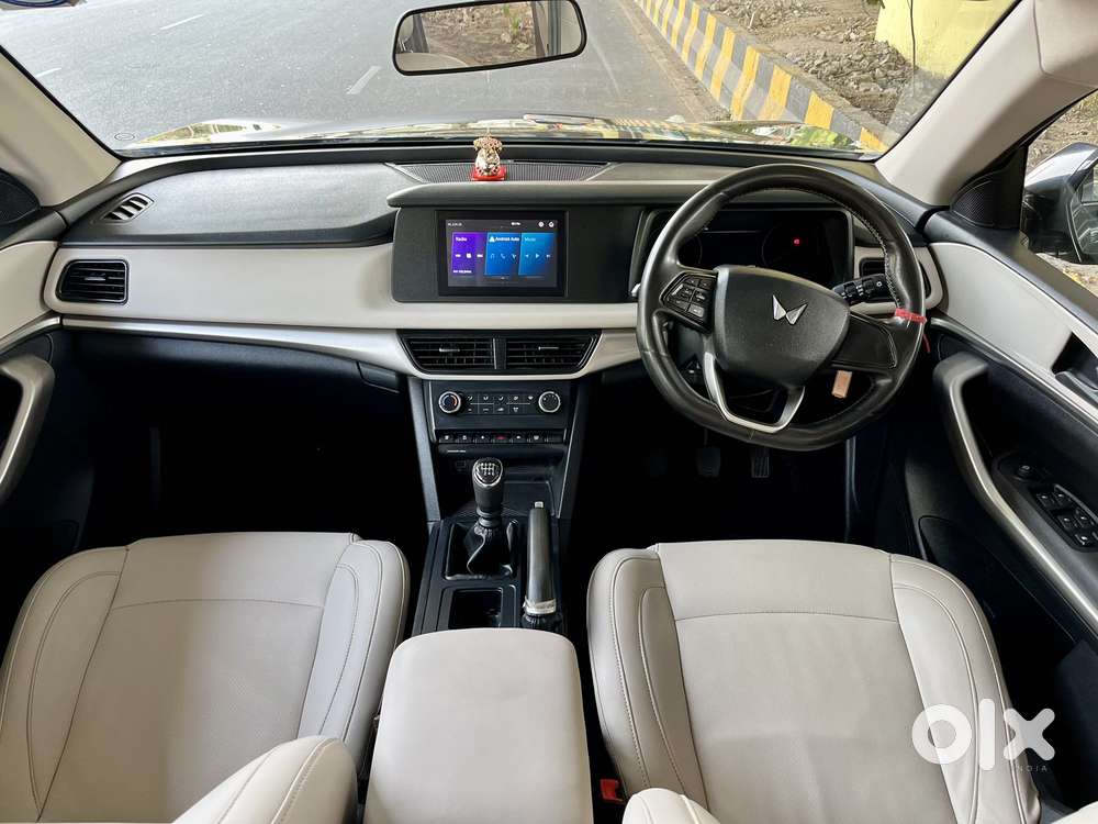 Mahindra Xuv700 Ax 5 Petrol Mt 7 Str (e), 2023, Petrol