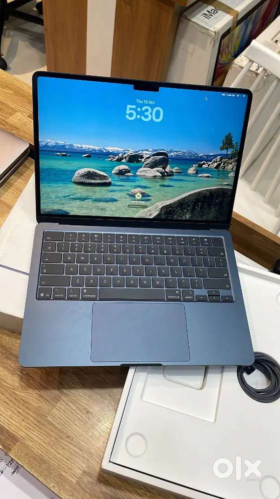 Macbook Air M2 chip 13 inch