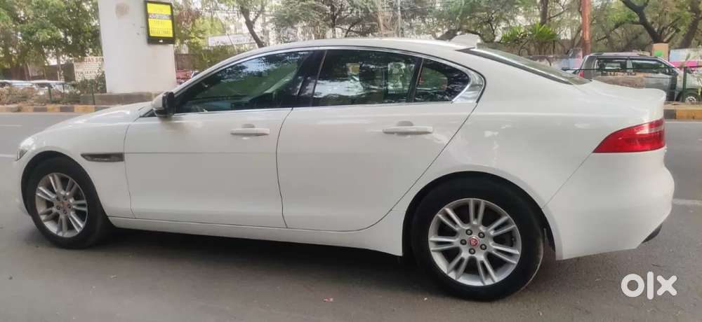 Jaguar Xe Portfolio, 2016, Petrol