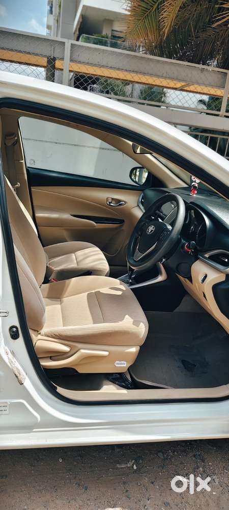 Toyota Yaris V Cvt, 2019, Petrol