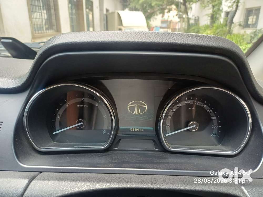 Tata Hexa 2.2 Xta 4x2 6 Str Dual Tone, 2017, Diesel