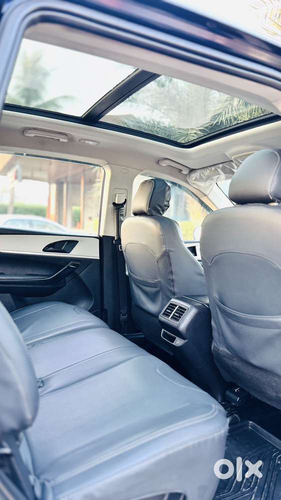 Mahindra Xuv700 2.2 Ax 5 Diesel At 7 Str, 2022, Diesel