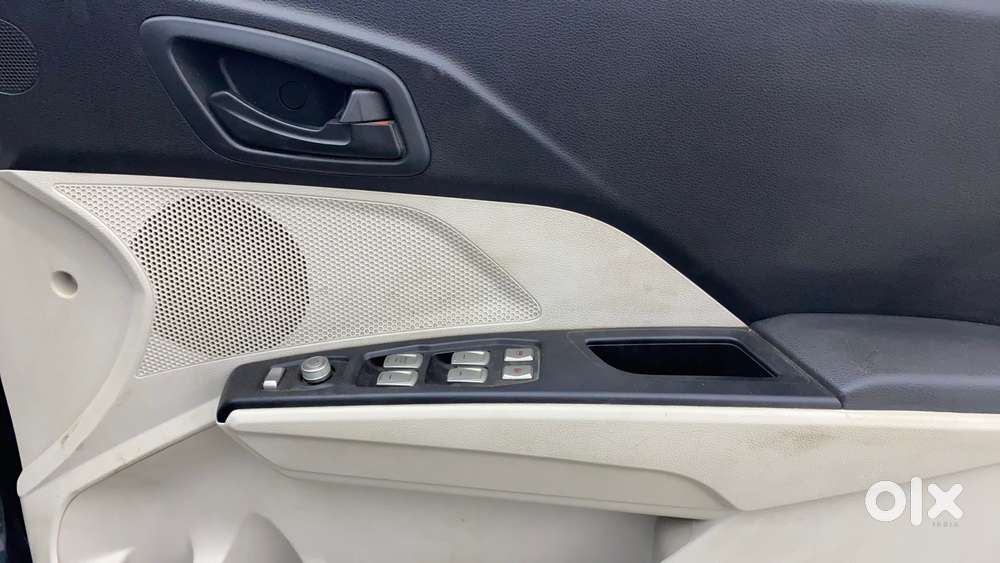 Mahindra Xuv300 W4, 2023, Petrol