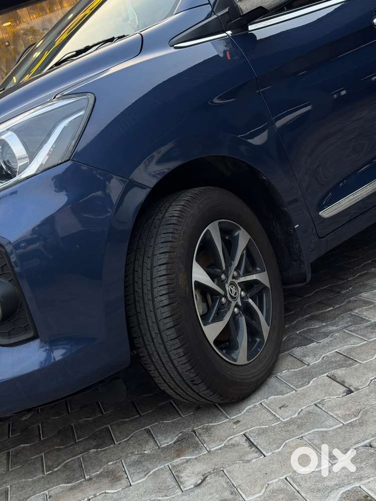 Toyota Rumion V Petrol Manual Dual Tone, 2024, Petrol