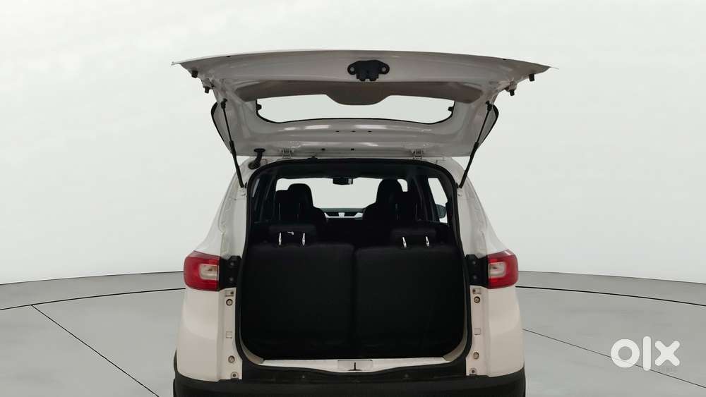 Renault Triber Rxz, 2022, Petrol