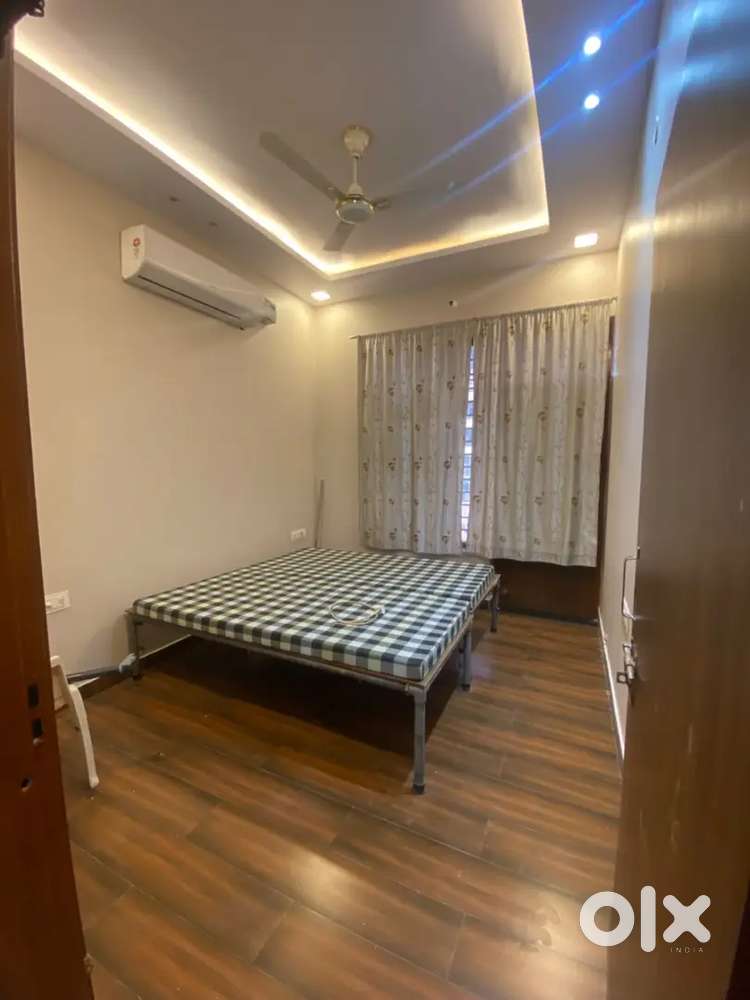 House no 934 sector 33