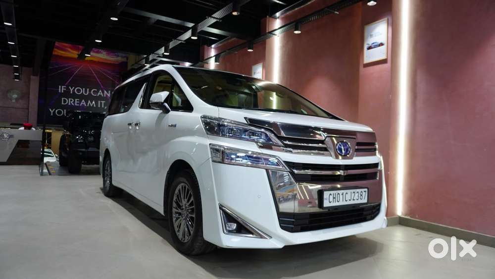 Toyota Vellfire 2.5 Hybrid, 2022, Petrol