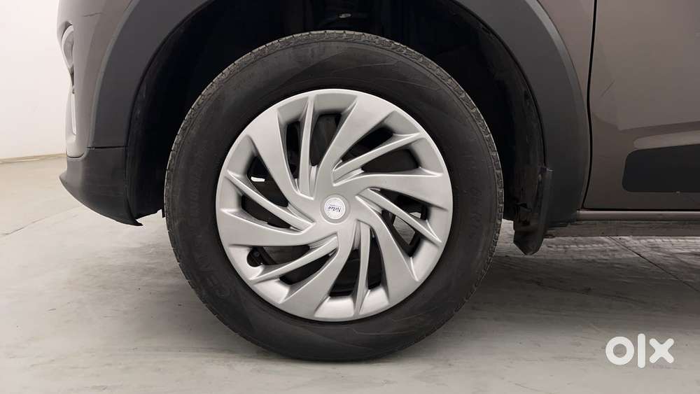 Renault Triber Rxz, 2022, Petrol