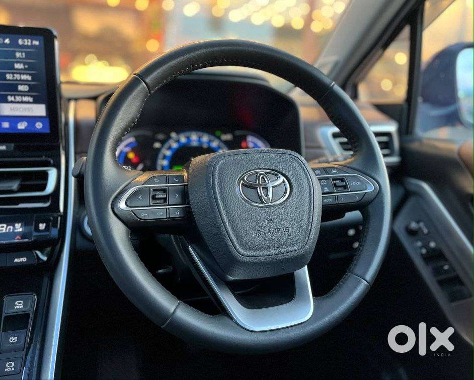 Toyota Innova Hycross 2.0 Zx (o) Hybrid 7 Str, 2025, Petrol