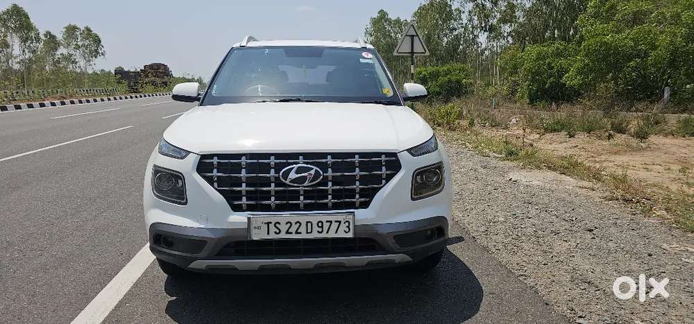 Hyundai Venue 2019 Diesel 180 Km Driven