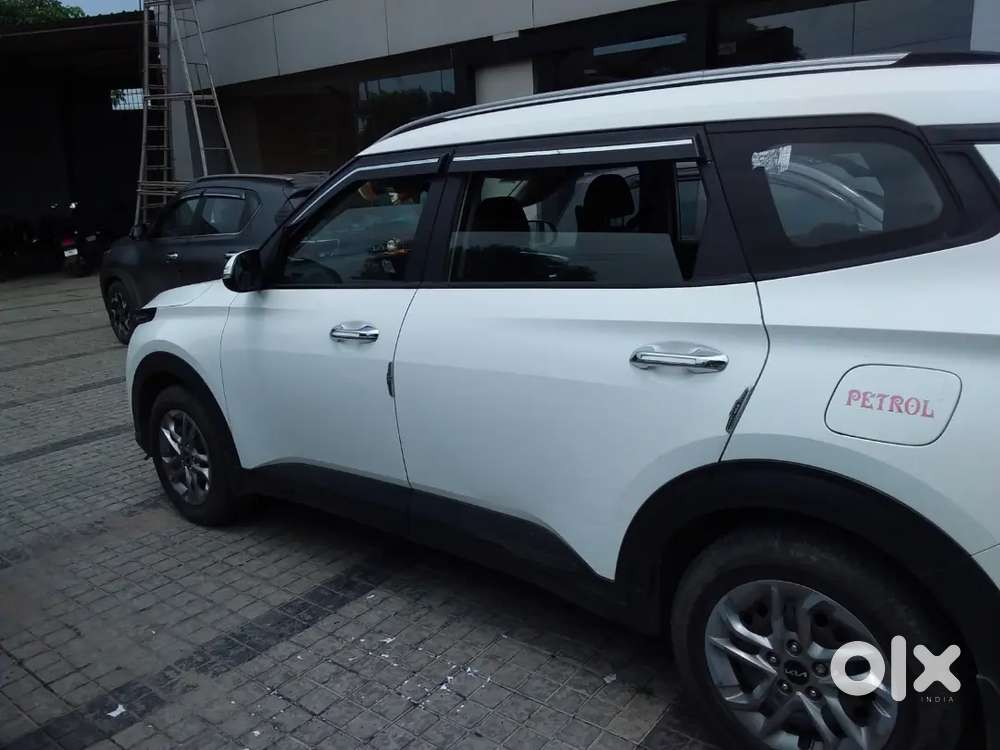 Kia Carens 2022 Petrol Well Maintained