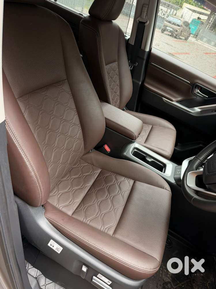 Toyota Innova Hycross 2.0 Zx Hybrid 7 Str, 2025, Petrol