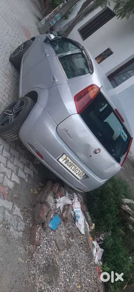 Fiat Punto 1.4 Emotion 2014 Car