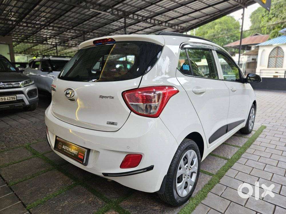 Hyundai Grand I10 Sportz, 2016, Petrol