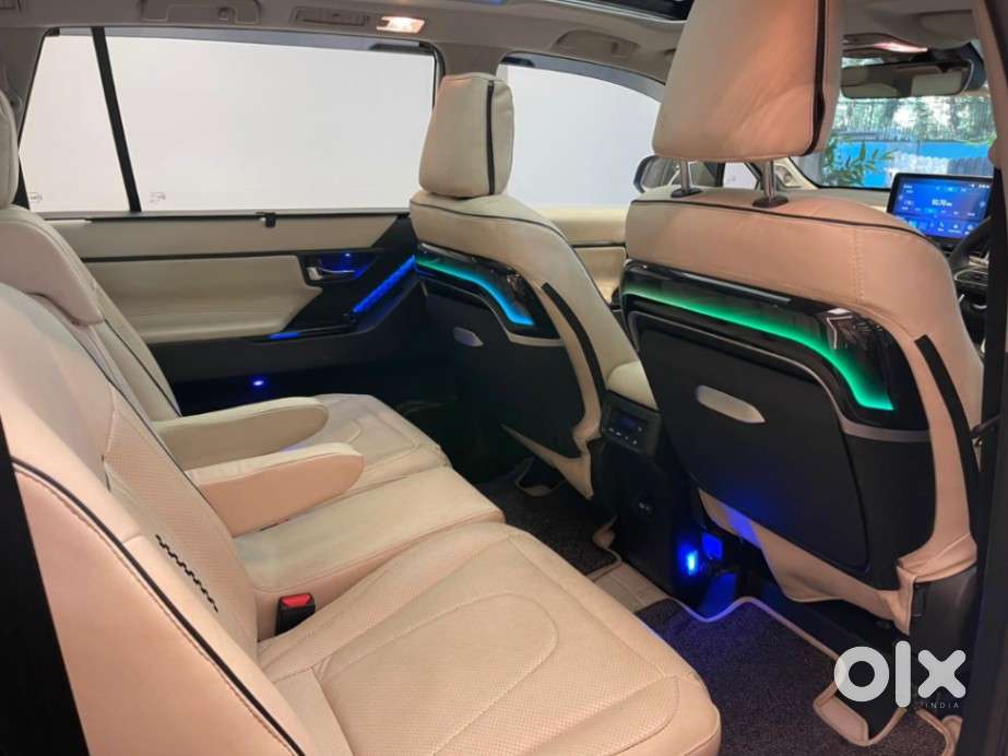 Toyota Innova Hycross 2.0 Zx Hybrid 7 Str, 2024, Petrol