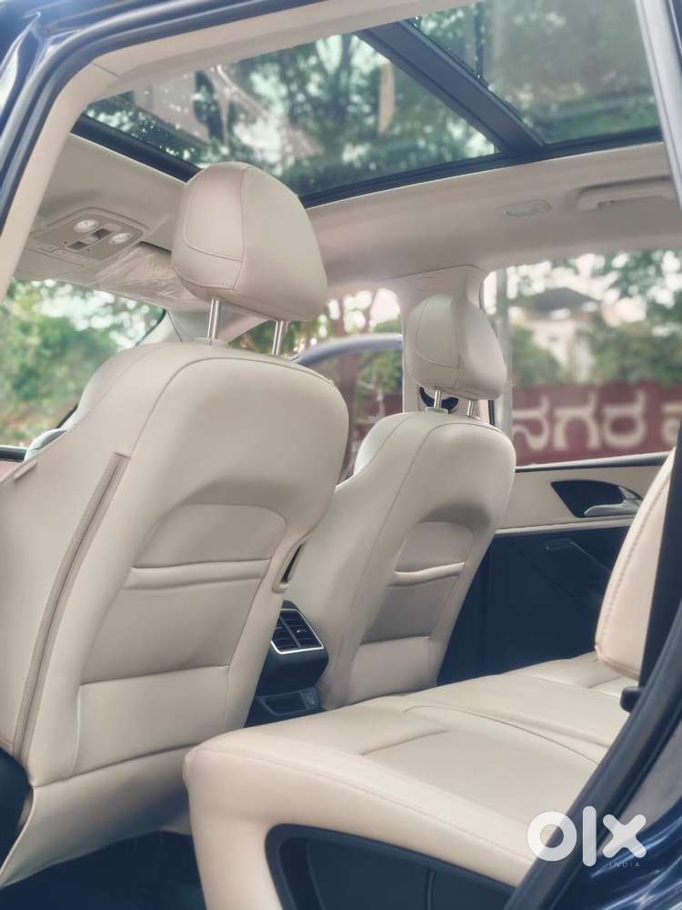 Mahindra Xuv700 2.2 Ax 7 Diesel At Str, 2022, Diesel
