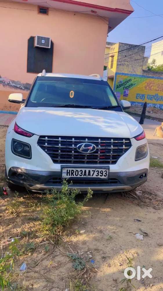 Hyundai Venue 2021 Petrol 61000 Km Driven