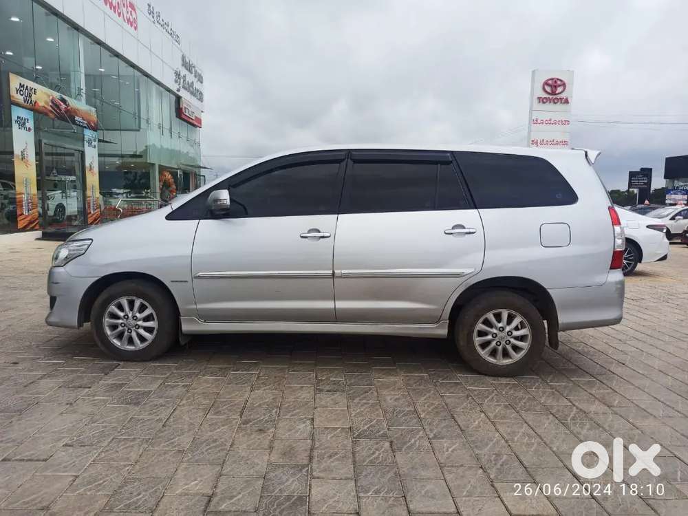 Toyota Innova 2012 2.5 V