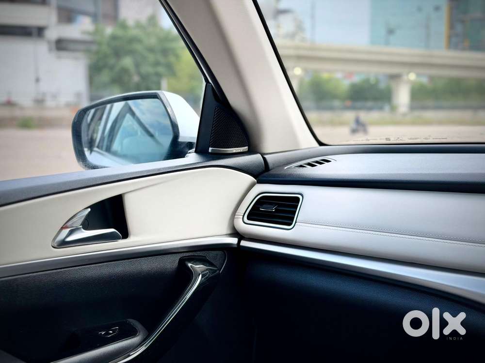 Mahindra Xuv700 2.0 Ax 7 Petrol At Luxury Pack Str, 2022, Petrol