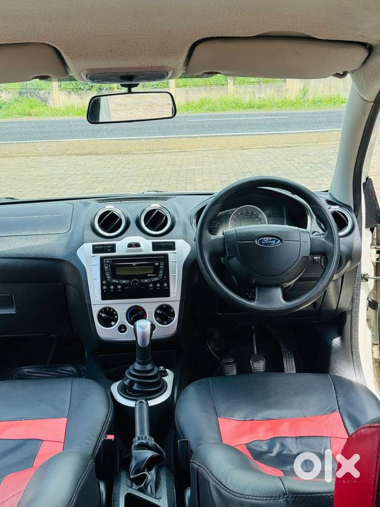 Ford Figo Petrol Titanium, 2011, Petrol