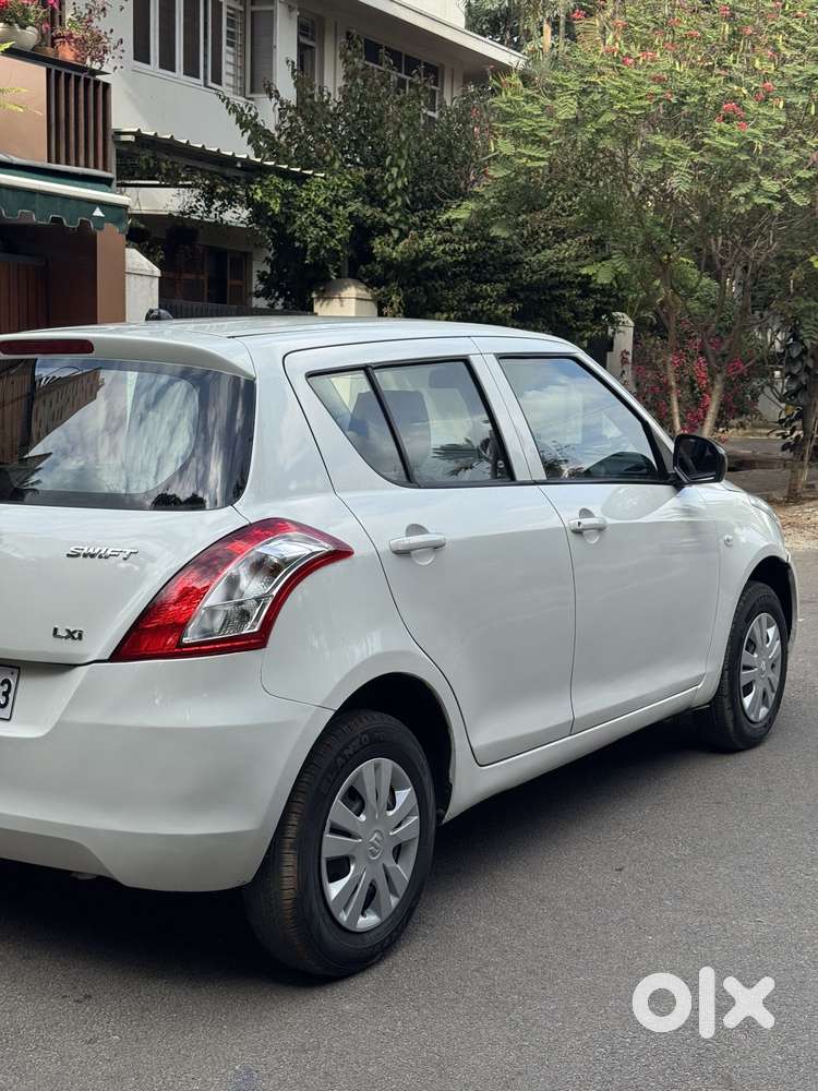 Maruti Suzuki Swift Lxi Optional-o, 2011, Petrol