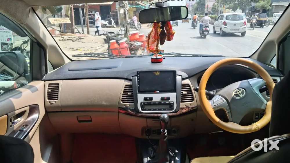 Toyota Innova V 2015