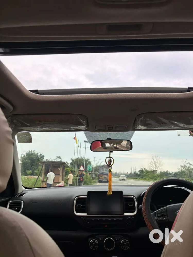 Hyundai Venue 2022 Petrol 30000 Km Driven