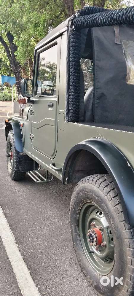 Mahindra Jeep With 5 Extra Tyre, Rear Two Extra Seat And Rear Roof