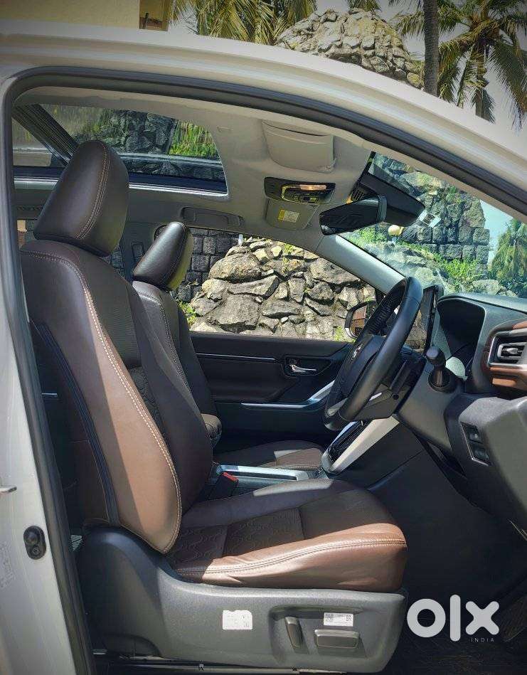 Toyota Innova Hycross 2.0 Zx (o) Hybrid 7 Str, 2024, Petrol