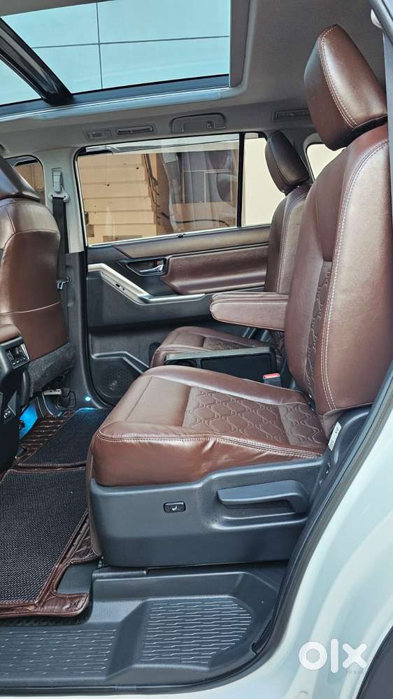 Toyota Innova Hycross 2.0 Zx (o) Hybrid 7 Str, 2025, Petrol