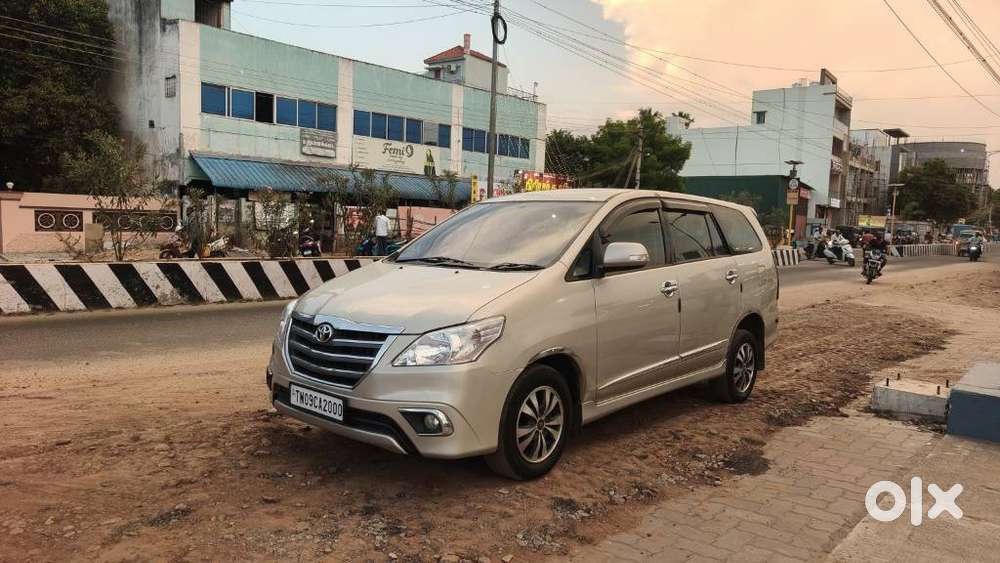 Toyota Innova 2.5 Vx 8 Seater Bs Iv, 2015, Diesel