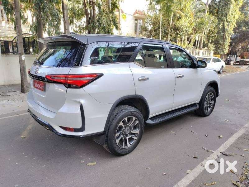 Toyota Fortuner Legender