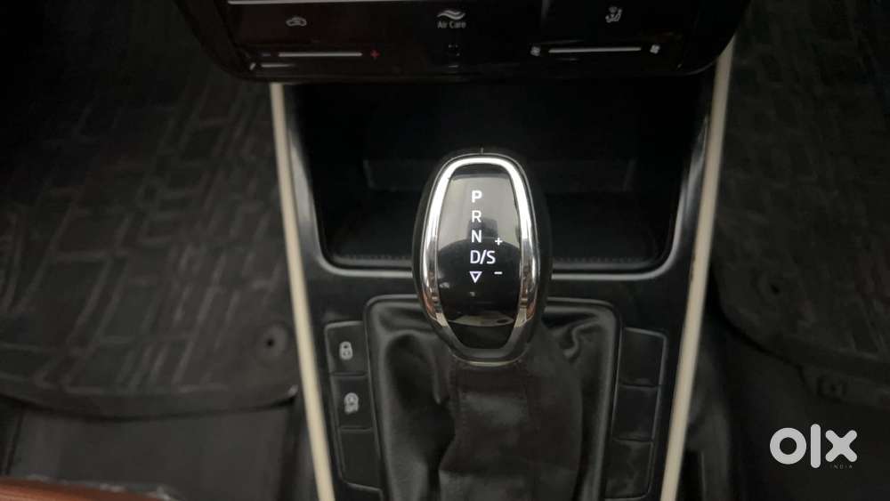 Skoda Slavia Ambition 1.0l Tsi At, 2022, Petrol