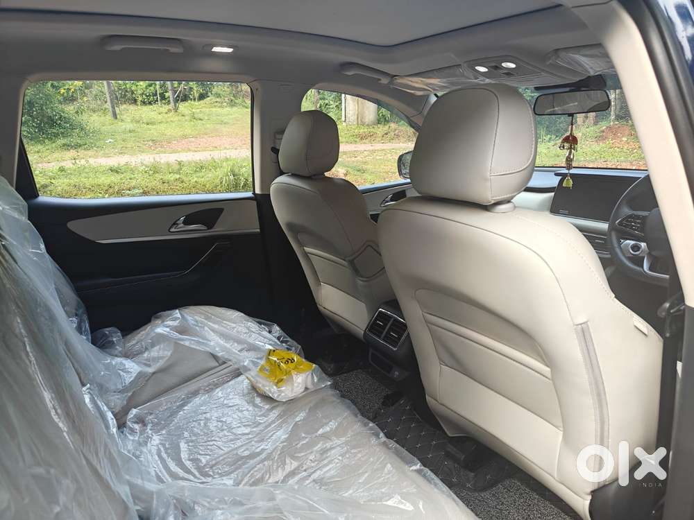 Mahindra Xuv700 2.2 Ax 7 Diesel Mt Str, 2025, Diesel