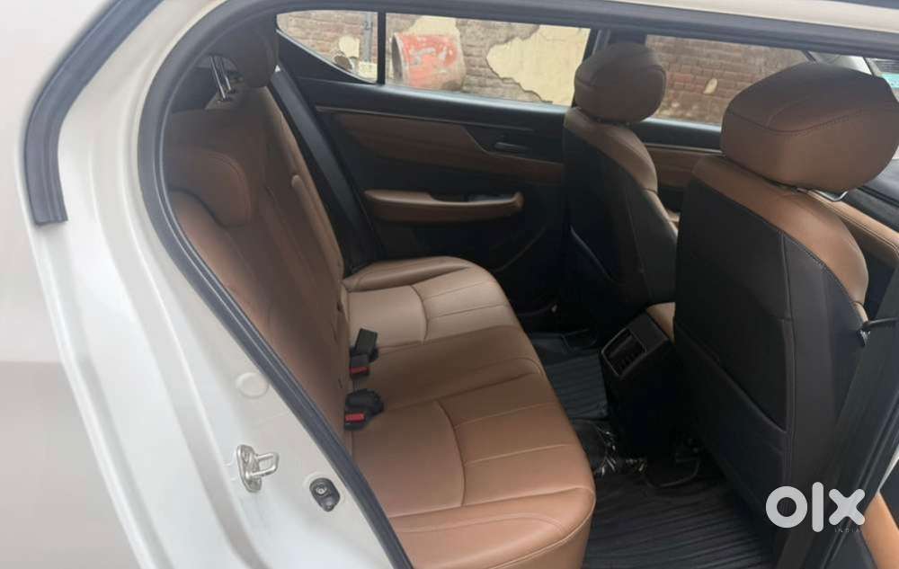 For Sale - 2025  Honda Elevate  Zx Cvt  Top Model  6500 Km
