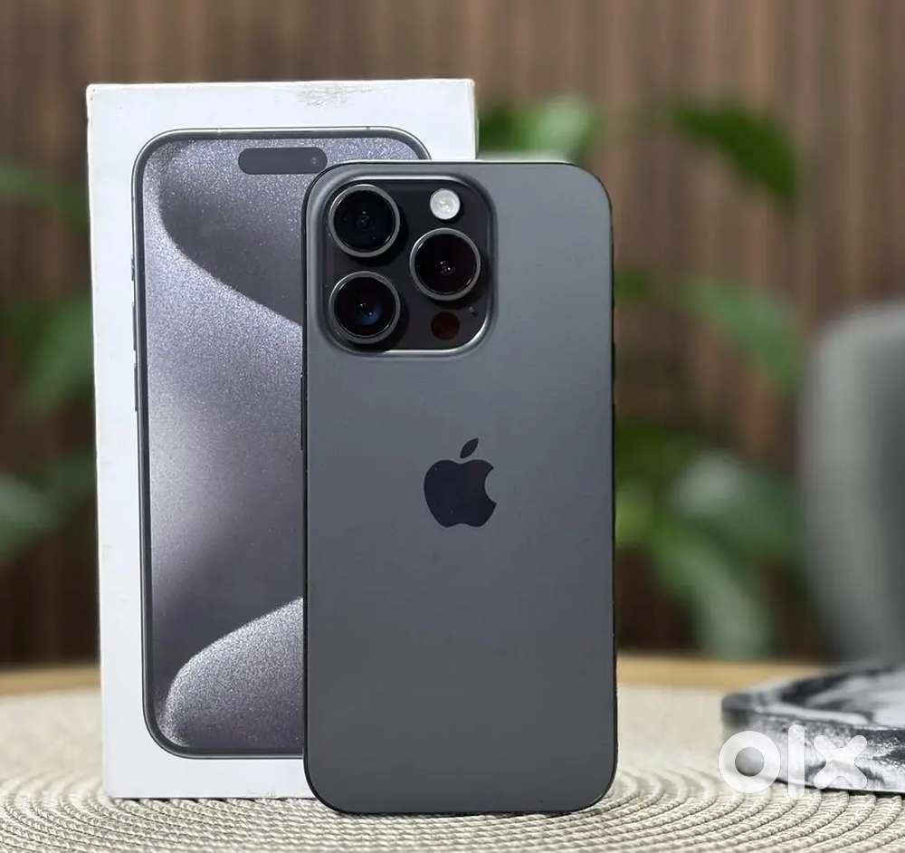 BLACK TITANIUM IPHONE 15 PRO IN GOOD CONDITION WITH 256GB